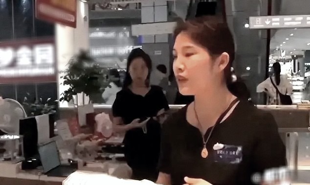 Người phụ nữ chi 45 triệu đồng mua vòng vàng tại tiệm nổi tiếng, lúc cần bán phát hiện bên trong là bạc, chủ tiệm khẳng định: Chúng tôi không bán mặt hàng này- Ảnh 2.
