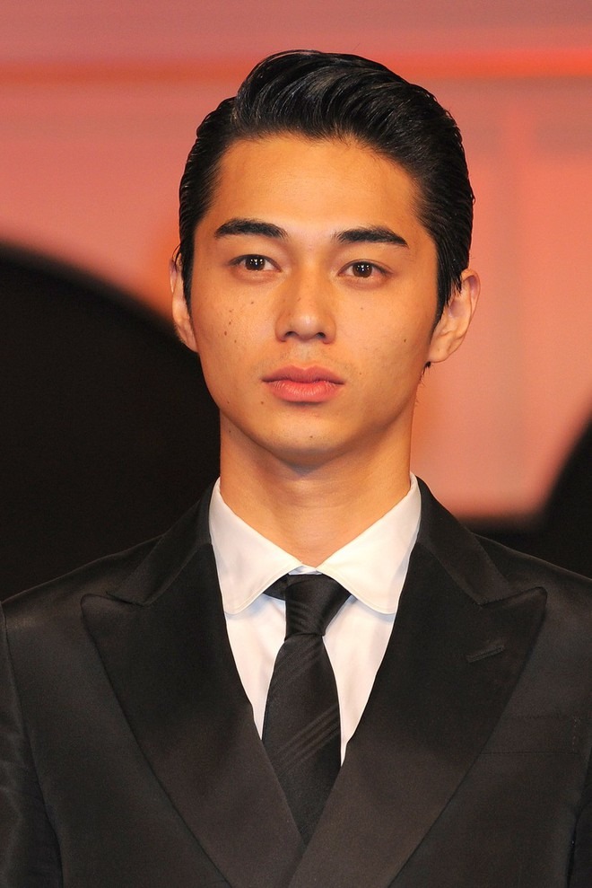 Showbiz chao đảo vụ nam diễn viên bị vợ bỏ vì cặp kè Showbiz chao đảo vụ nam diễn viên bị vợ bỏ vì cặp kè