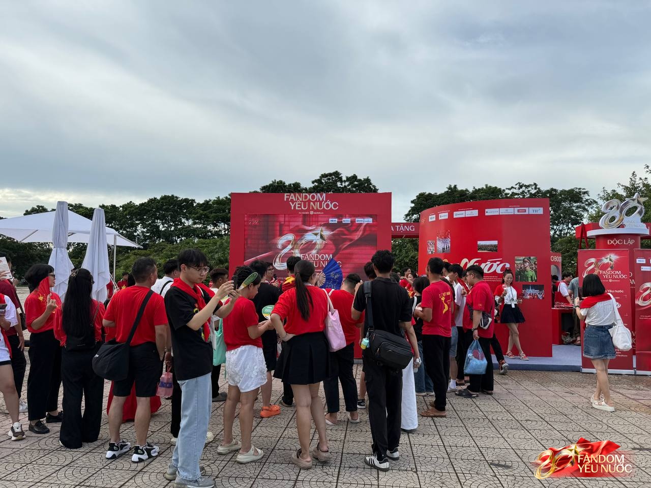 Concert Tổ Quốc Trong Tim thêm bùng nổ nhờ Booth Fandom Yêu Nước: vừa chơi vui, vừa mang về cả tinh thần Việt Nam!- Ảnh 6.