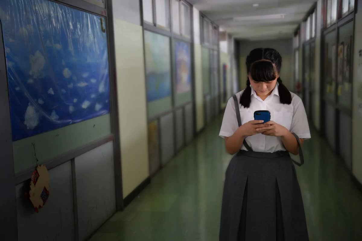 Kinh hoàng trước loạt chiêu thức tinh vi quay lén nữ sinh trong trường học: Nhiều thầy giáo bị bắt giữ- Ảnh 3.