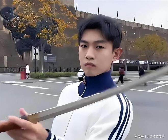 Dàn sao nam khốn khổ vì bị 