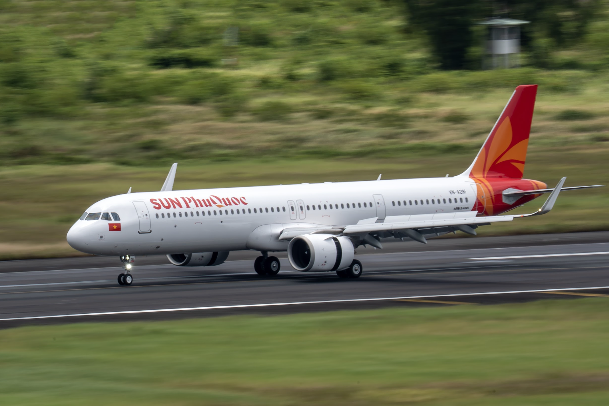 Lộ diện máy bay đầu tiên của Sun PhuQuoc Airways- Ảnh 2.