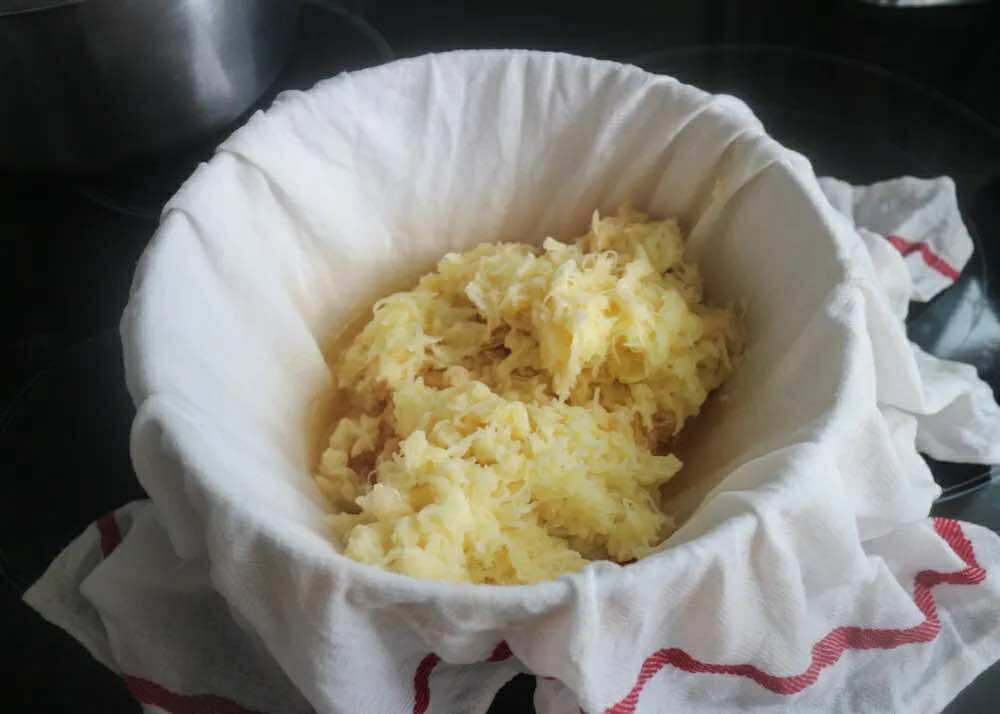 Bạn sẽ không ngờ món canh ngon miệng, dễ làm này lại được nấu từ nguyên liệu vô cùng quen thuộc mà rẻ- Ảnh 1.