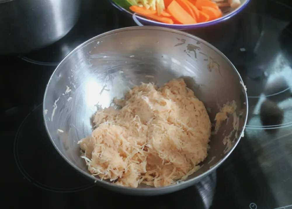 Bạn sẽ không ngờ món canh ngon miệng, dễ làm này lại được nấu từ nguyên liệu vô cùng quen thuộc mà rẻ- Ảnh 8.