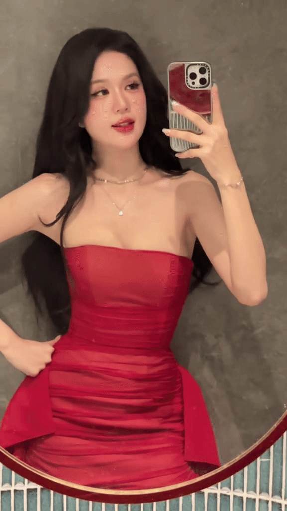 Gần 3 triệu người dán mắt xem clip Ngọc Trinh thả dáng đồng hồ cát, body vòng nào ra vòng nấy miễn chê- Ảnh 2.