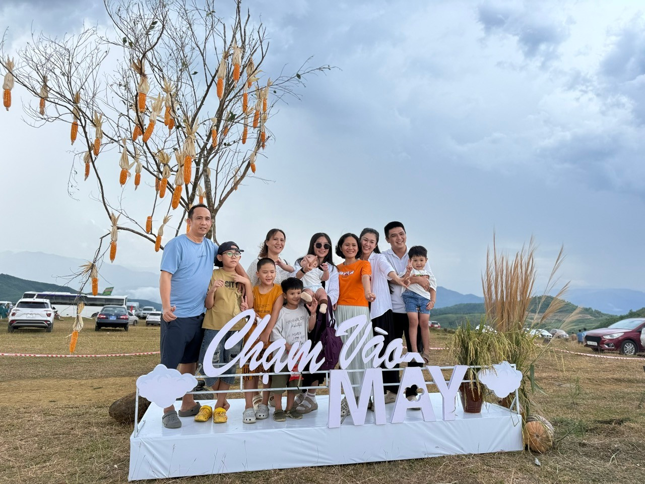Hàng nghìn người cắm trại, sống chill ở 'thảo nguyên trên mây'- Ảnh 22.