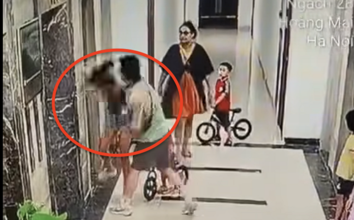 Bắt giữ gã đàn ông xăm trổ hành hung phụ nữ tại chung cư Hà Nội- Ảnh 1.