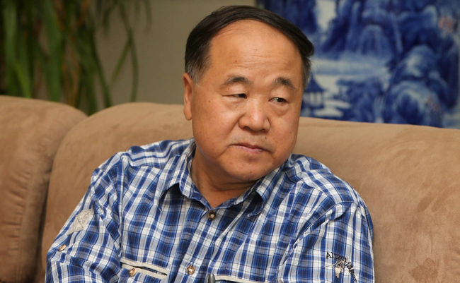 Bán rau đắt hơn giá bình thường, nhà văn đạt giải Nobel bị mẹ nói thẳng 1 câu: Ông nghe xong "ám ánh" cả đời!- Ảnh 1.