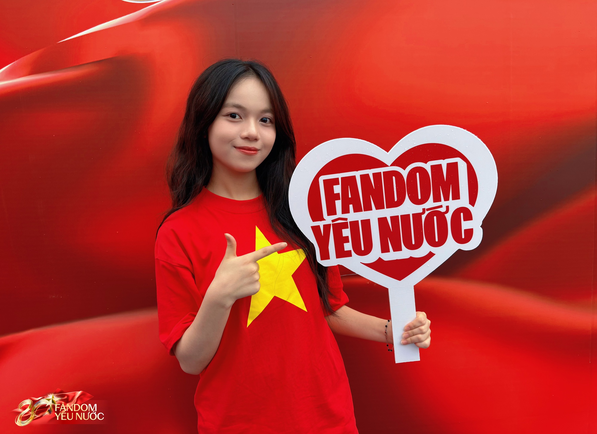 Ùn ùn kéo đến Booth Fandom Yêu Nước tại SVĐ Mỹ Đình, săn bằng được combo khăn - túi - áo hot nhất lúc này- Ảnh 22.