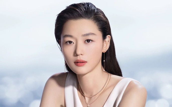 10 nữ diễn viên giàu nhất Hàn Quốc 2025: Kim Tae Hee có 1400 tỷ chỉ xếp thứ 4, hạng 1 không ai chê nổi- Ảnh 1.