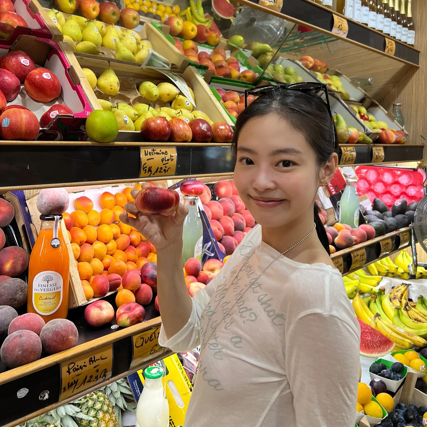 Lời nhắn đầy thách thức trên chiếc áo hơn 500k của Jennie- Ảnh 2.