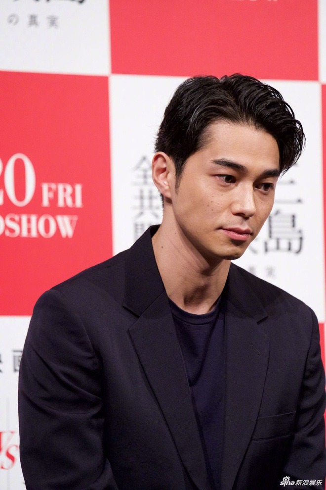 Showbiz chao đảo vụ nam diễn viên bị vợ bỏ vì cặp kè Showbiz chao đảo vụ nam diễn viên bị vợ bỏ vì cặp kè