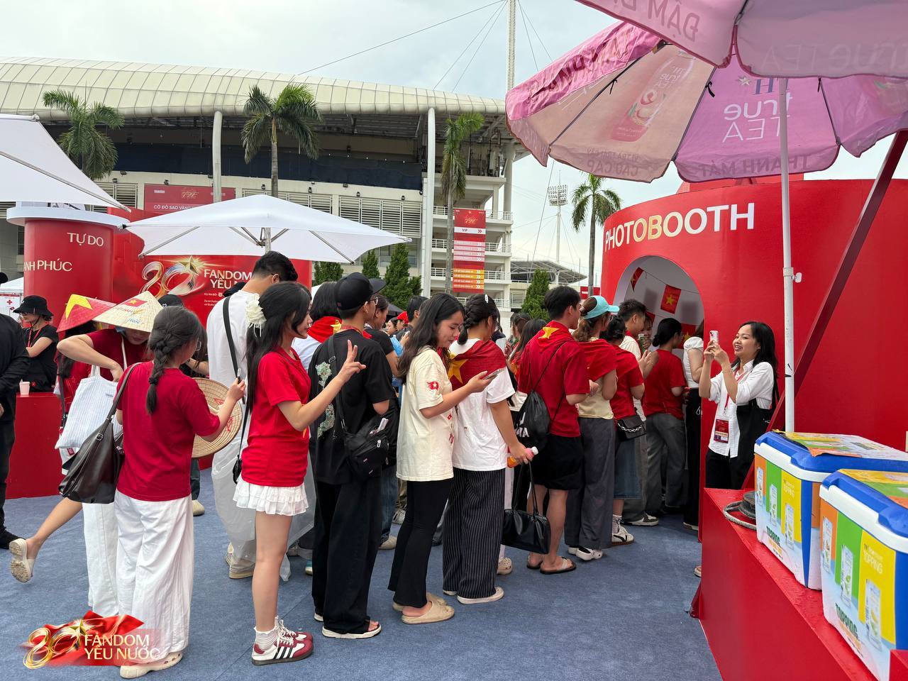 Bất ngờ với "cỗ máy AI" tại Booth Fandom Yêu Nước, bạn đã tìm được ảnh của mình chưa?- Ảnh 1.