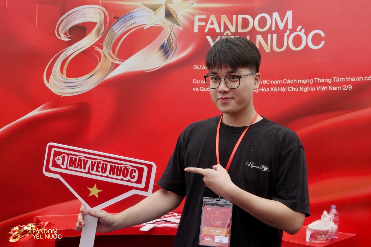 Ùn ùn kéo đến Booth Fandom Yêu Nước tại SVĐ Mỹ Đình, săn bằng được combo khăn - túi - áo hot nhất lúc này- Ảnh 19.