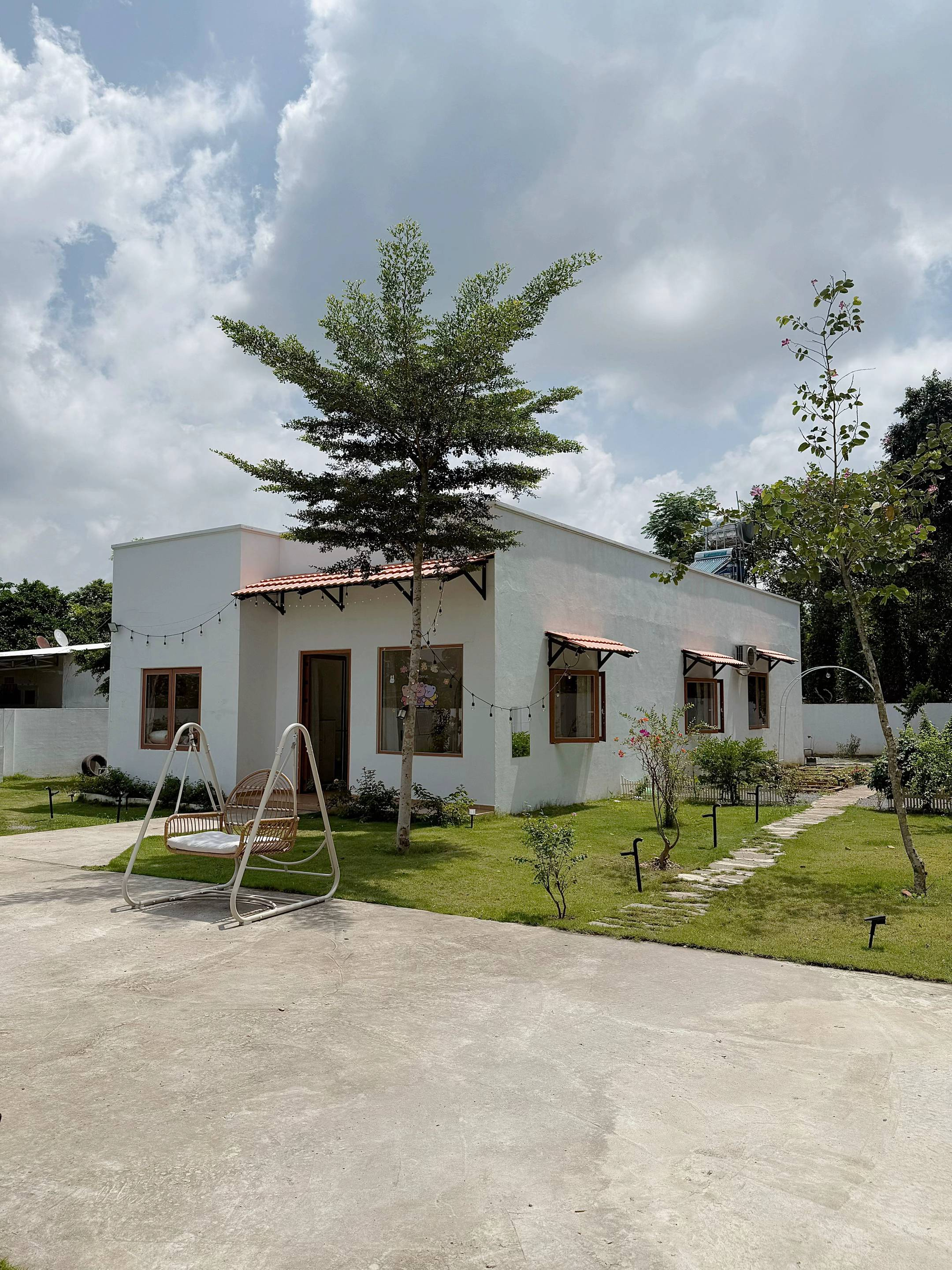 Vợ chồng trẻ xây nhà rộng 80m2, chi phí hết chưa đến 500 triệu, rẻ đến mức ai cũng giật mình!- Ảnh 1.
