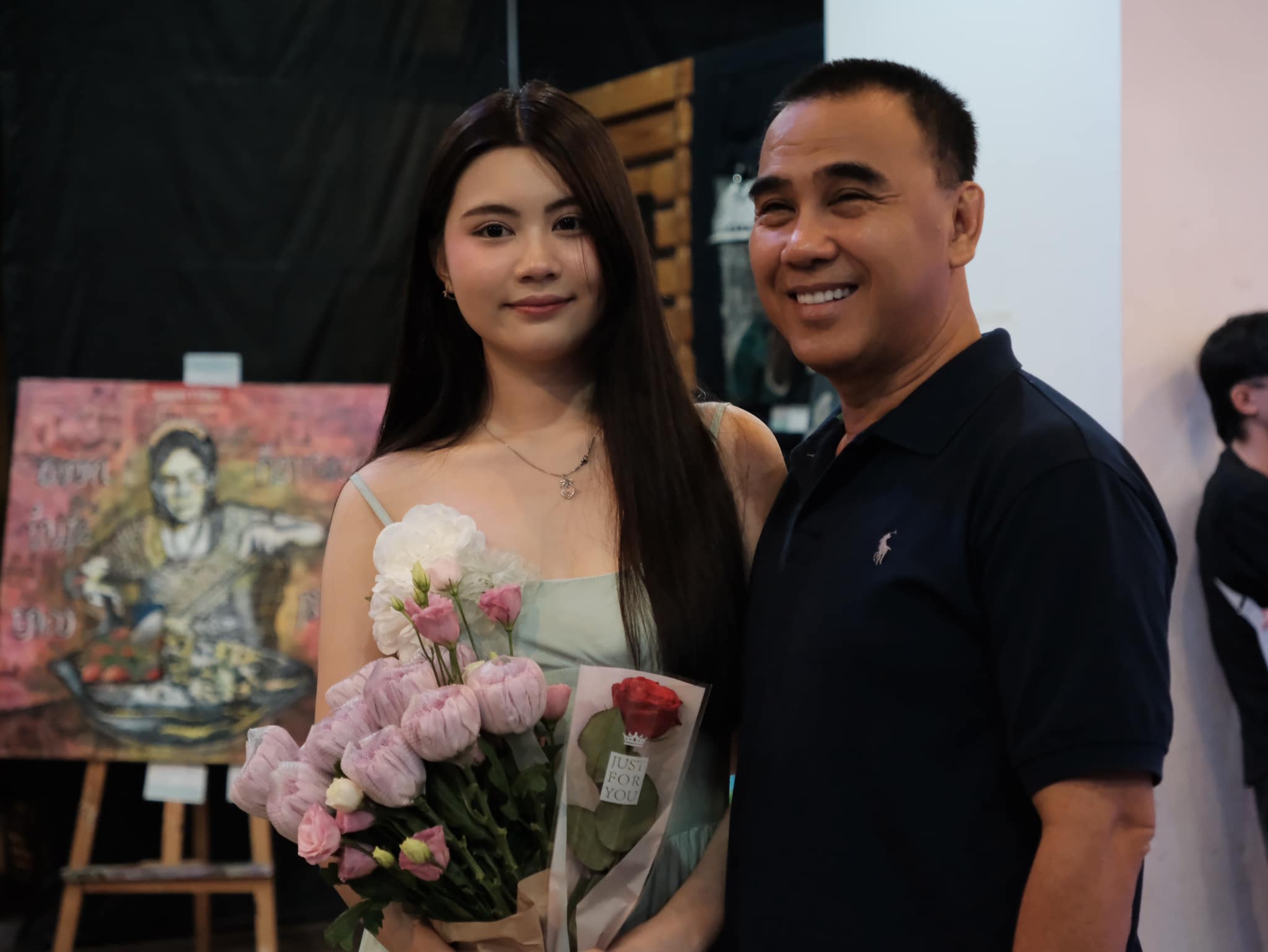 "Cam thường" check visual ái nữ 17 tuổi nhà MC Quyền Linh khi chơi bóng, chẳng còn "nàng thơ" nhưng nhan sắc vẫn bất bại!- Ảnh 12.
