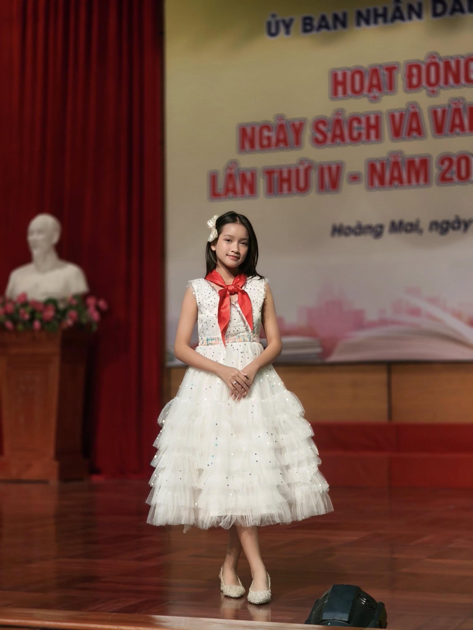 Cô bé Hà Nội SN 2012 cất giọng hát làm 50.000 người rung tim giữa concert Quốc gia là ai?- Ảnh 10.