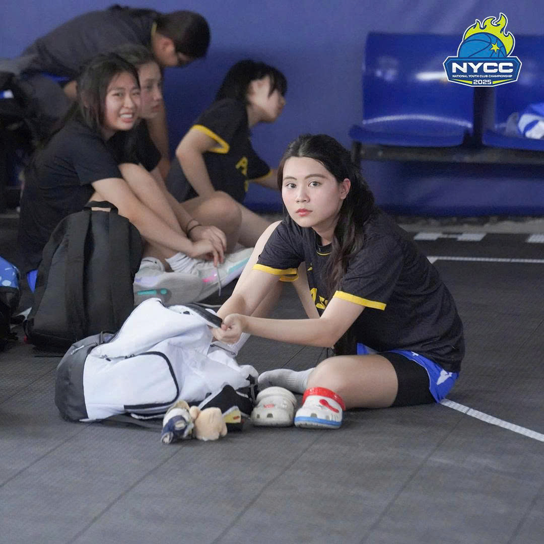 "Cam thường" check visual ái nữ 17 tuổi nhà MC Quyền Linh khi chơi bóng, chẳng còn "nàng thơ" nhưng nhan sắc vẫn bất bại!- Ảnh 1.