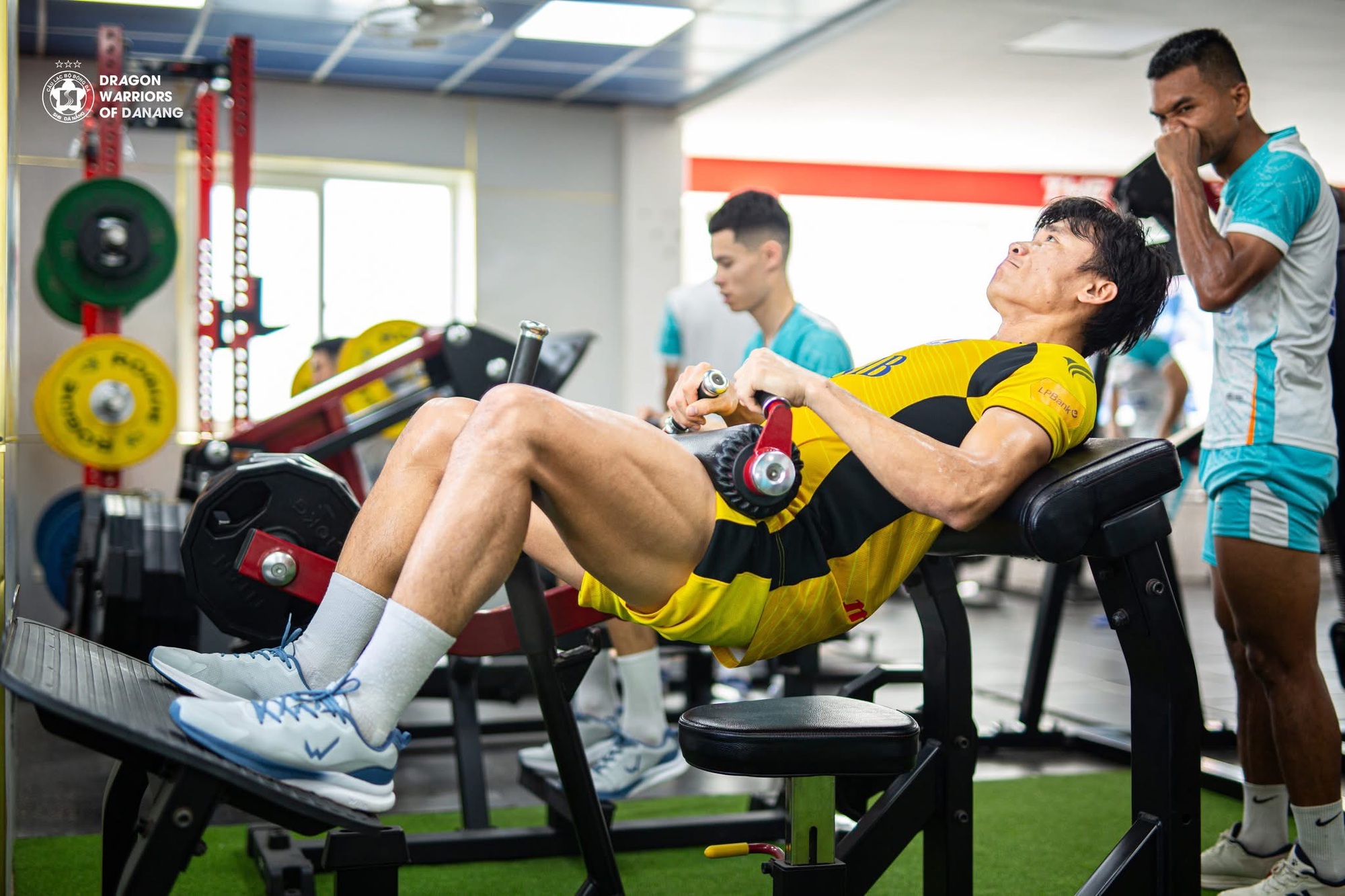 Vợ mẫu tây Bùi Tiến Dũng diện bikini khoe trọn body nuột nà chuẩn người mẫu, mặt mộc visual vẫn cực đỉnh- Ảnh 7.