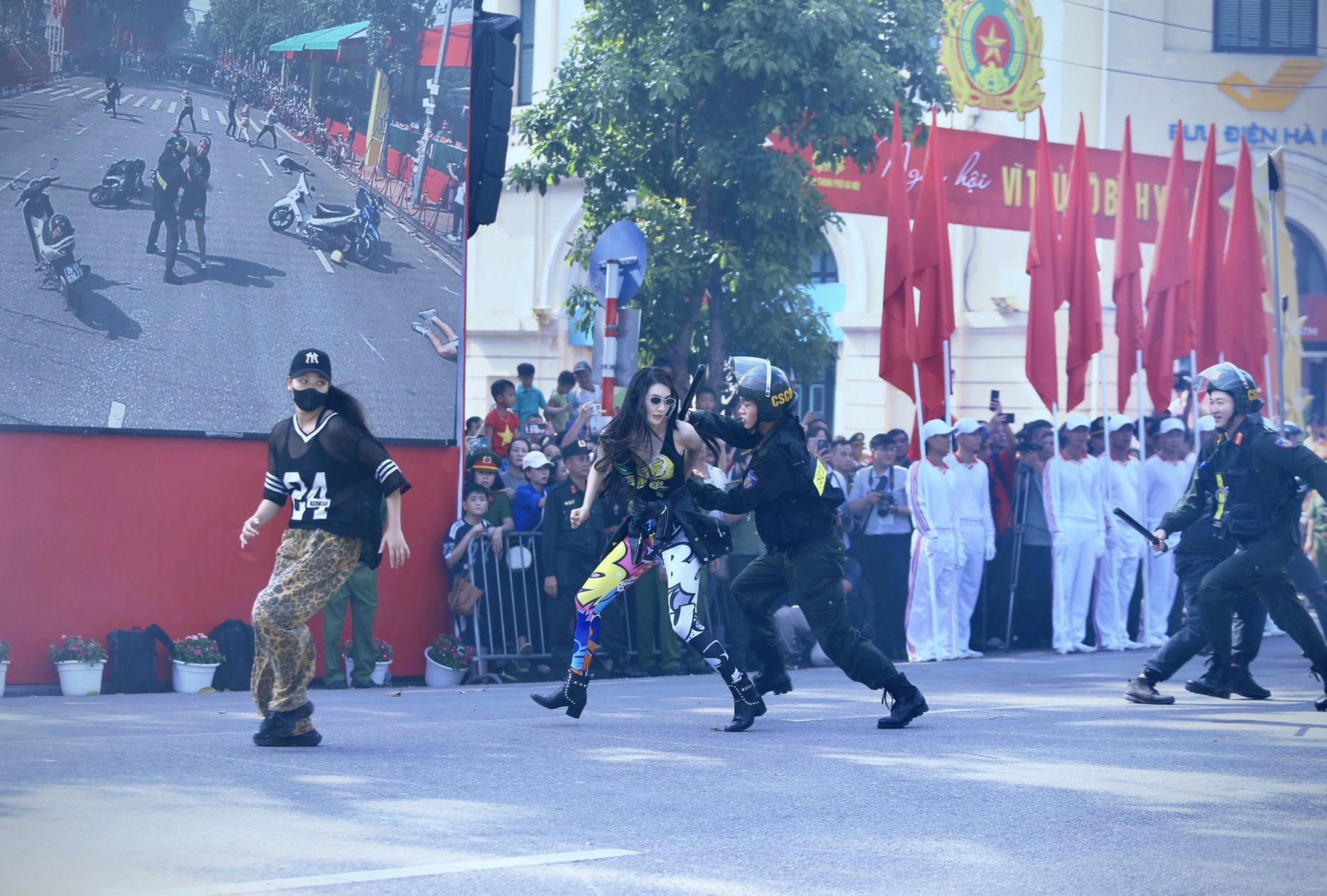 Thiếu tá Lê Thị Mai Ly trong vai 