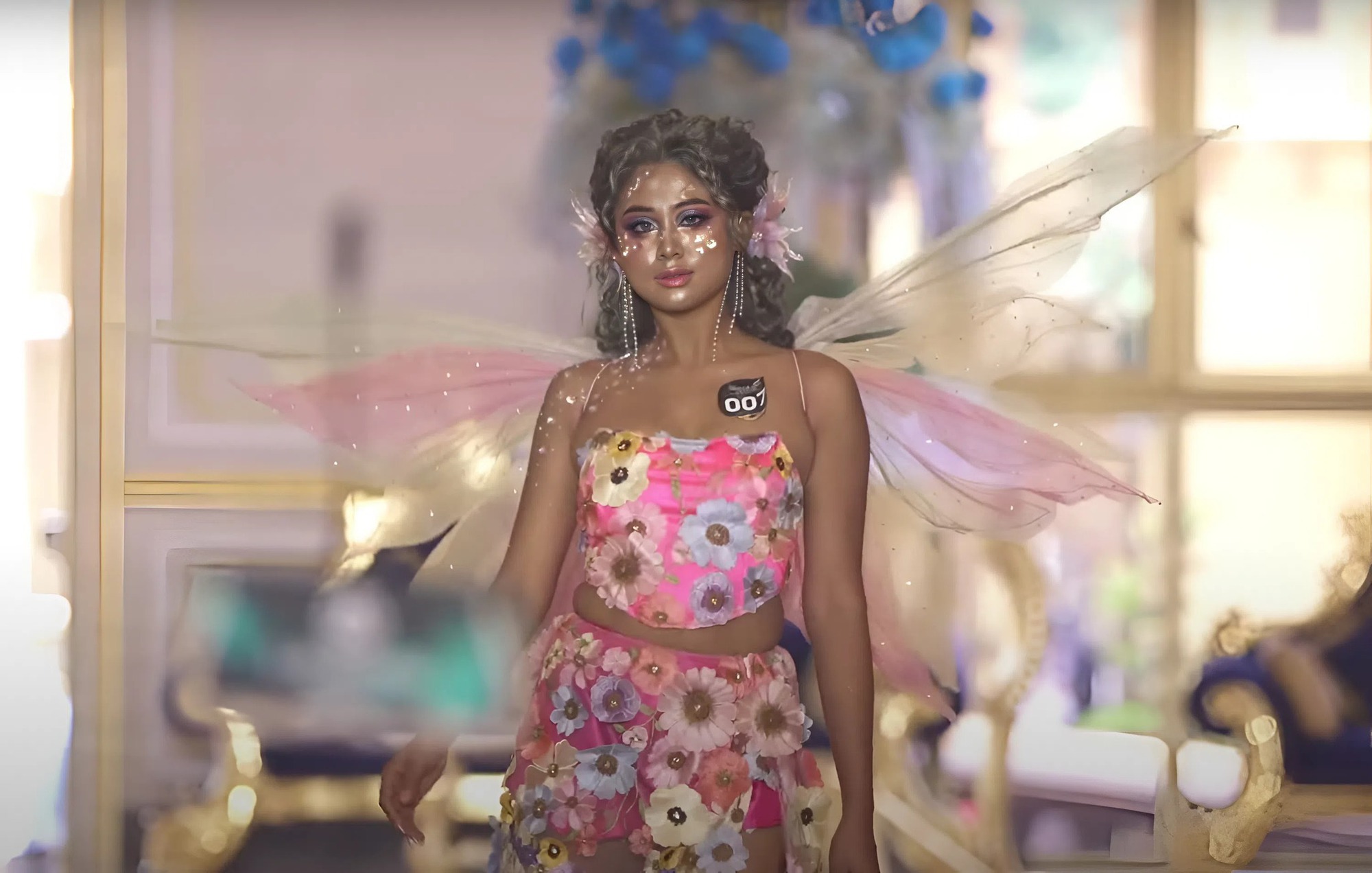 Thí sinh Miss Grand Vietnam bày đủ trò lố: Từ múa lân, kéo lê trên sàn đến mang Tây Du Ký đi thi- Ảnh 7.