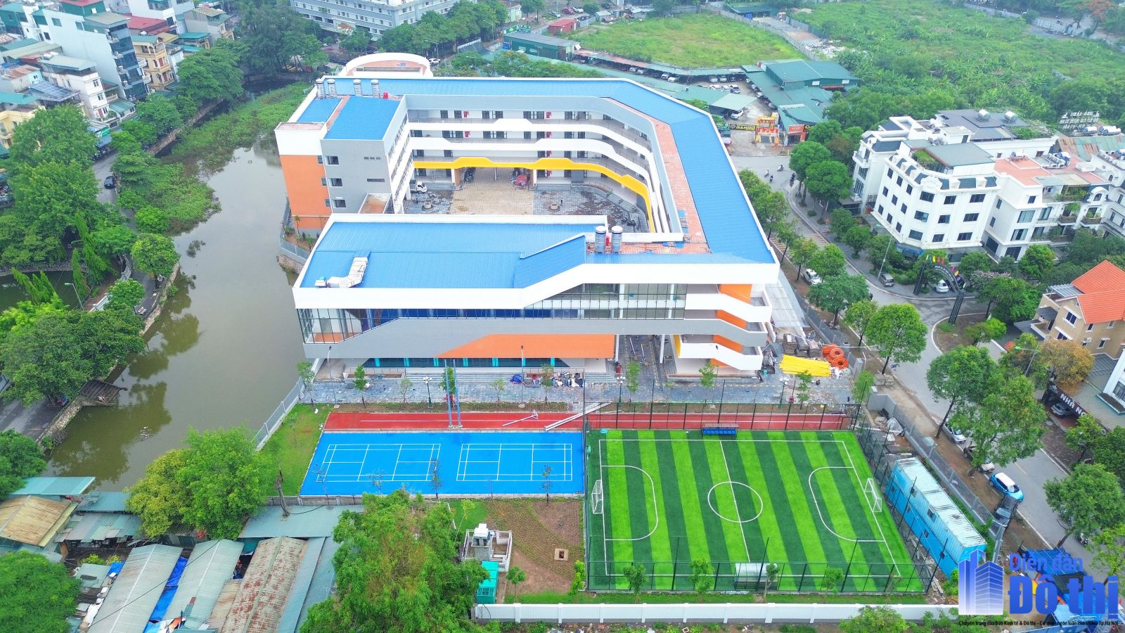 Trường Tiểu học CÔNG LẬP hàng trăm tỷ đồng này sắp xây xong, đã to đẹp còn có sân bóng đá, bóng rổ xịn xò!- Ảnh 4.