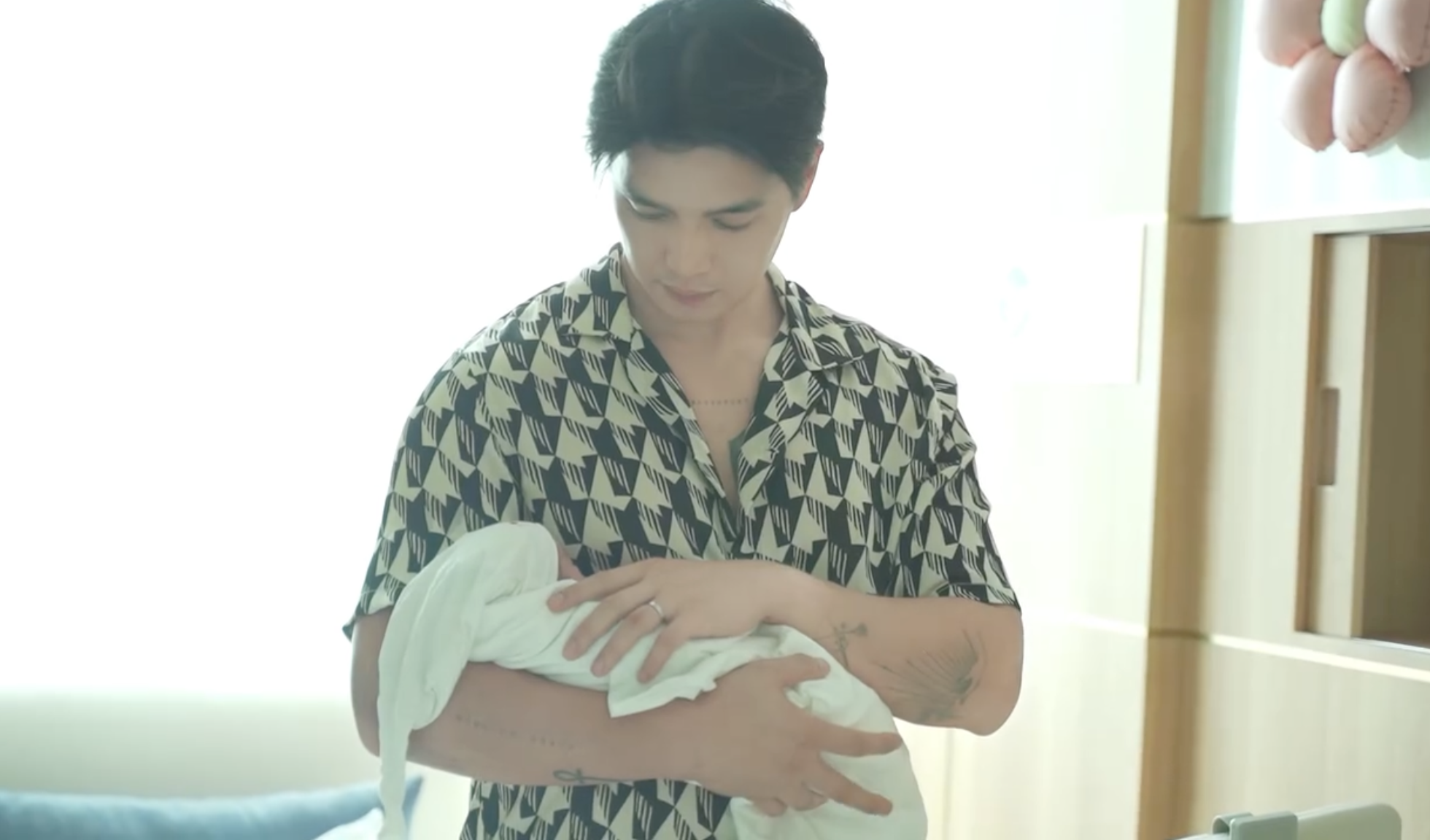 Giật mình với hình ảnh của chồng Ngô Thanh Vân sau khi nhập hội bố bỉm- Ảnh 6.