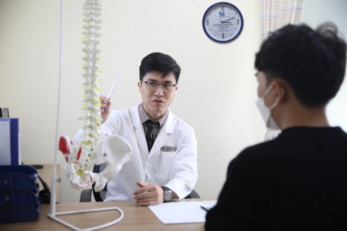 U30 cột sống đã rệu rã như người già- Ảnh 2.