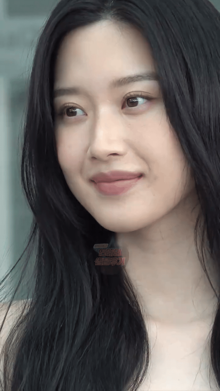 Không cách nào dìm được Moon Ga Young- Ảnh 1.