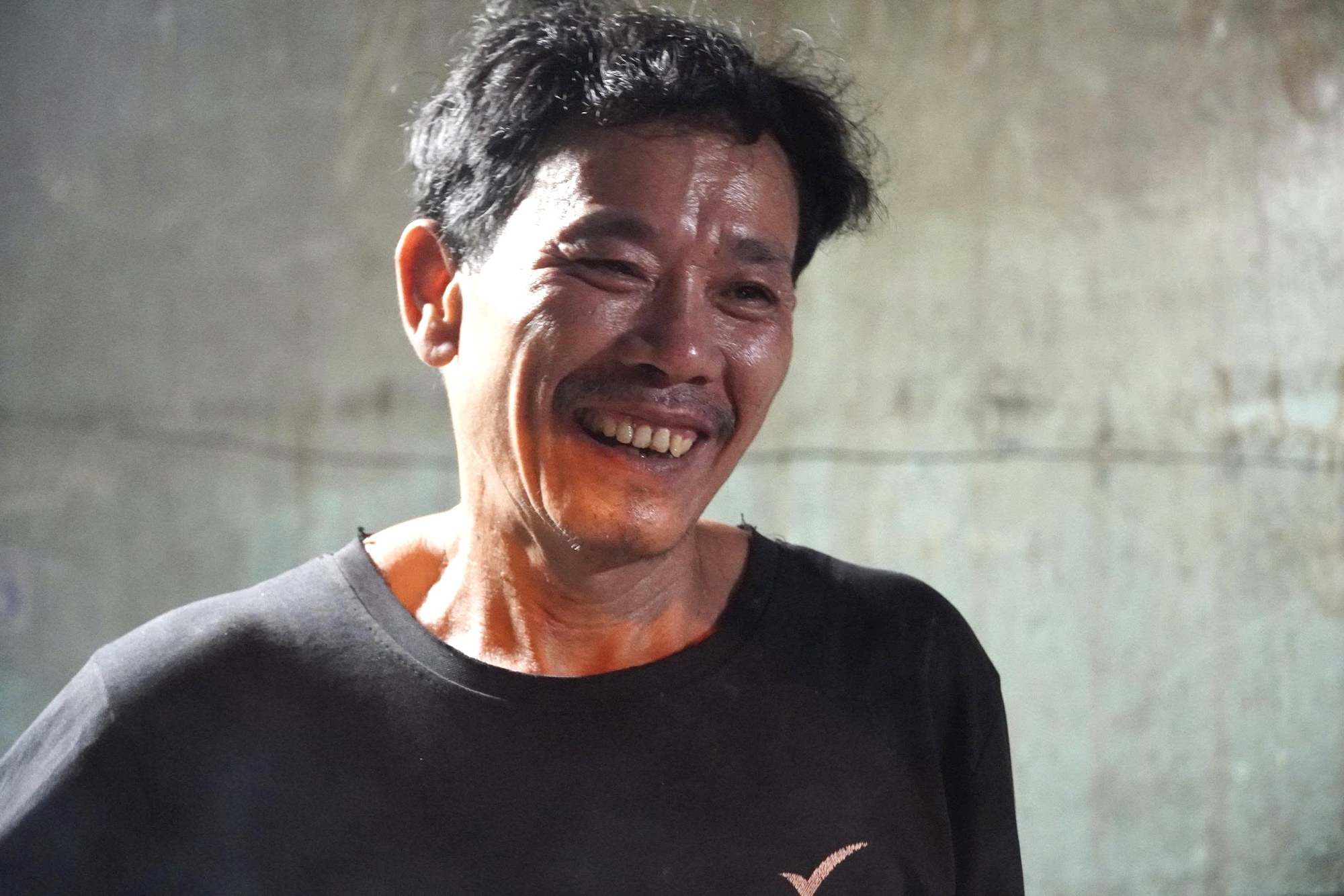 Người cha đơn thân bán bánh xèo nuôi 2 con song sinh tự kỷ ở TP.HCM, từ chối nhận tiền hỗ trợ vì lý do này- Ảnh 7.