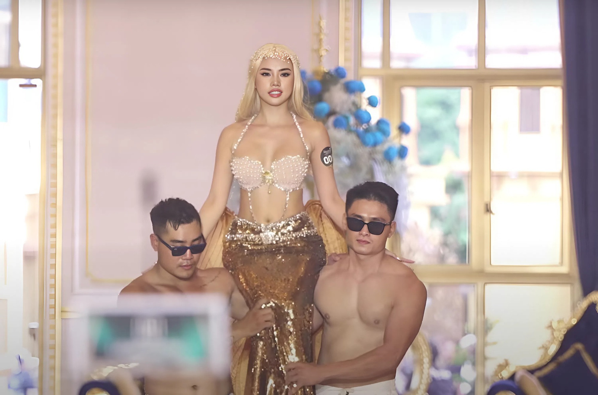 Thí sinh Miss Grand Vietnam bày đủ trò lố: Từ múa lân, kéo lê trên sàn đến mang Tây Du Ký đi thi- Ảnh 2.