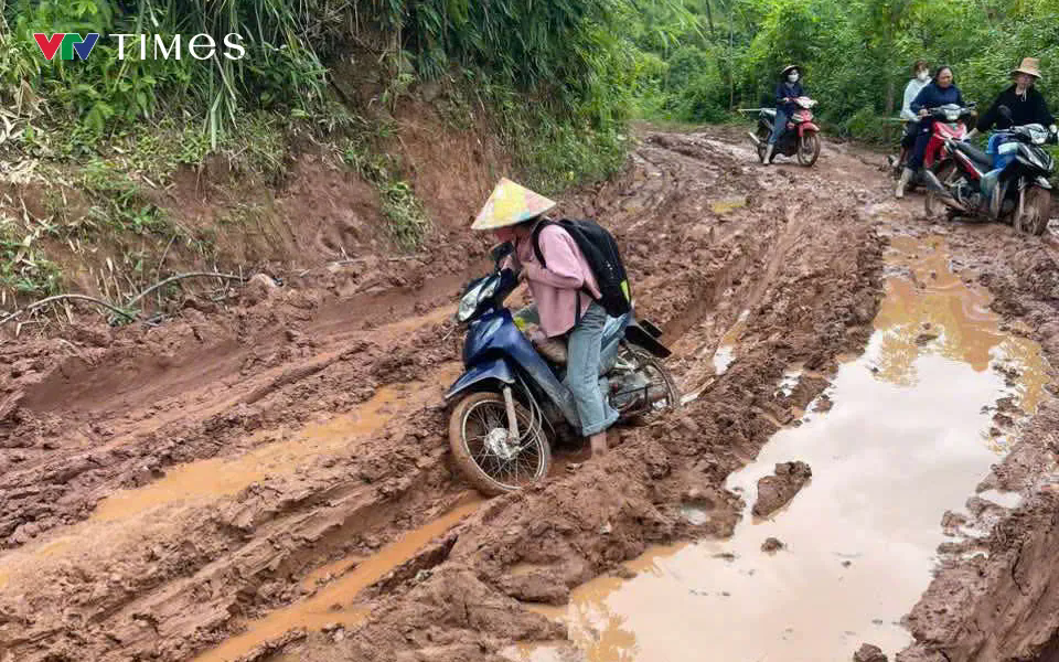 "Mùa ngã xe" của các cô giáo vùng cao Điện Biên- Ảnh 1.