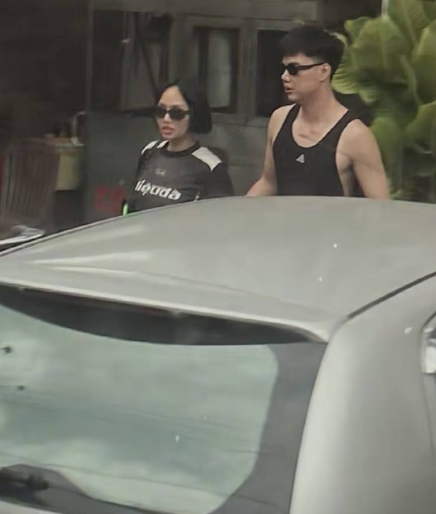 Lộ ảnh rõ mặt Em Xinh và thiếu gia kém 5 tuổi bị 