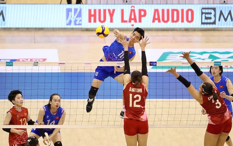 Đội tuyển b&oacute;ng chuyền nữ Việt Nam ngược d&ograve;ng ngoạn mục, thắng lịch sử Th&aacute;i Lan để l&ecirc;n ng&ocirc;i v&ocirc; địch tại SEA V.League 2025- Ảnh 1.