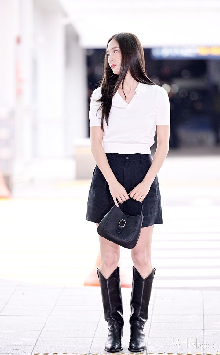 Công chúa “chảnh nhất” Kpop cân đồ hiệu đẹp hơn người mẫu, từng mặc áo mưa cũng viral- Ảnh 21.