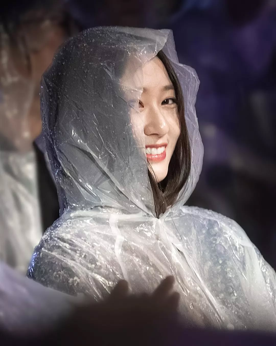 Công chúa “chảnh nhất” Kpop cân đồ hiệu đẹp hơn người mẫu, từng mặc áo mưa cũng viral- Ảnh 26.
