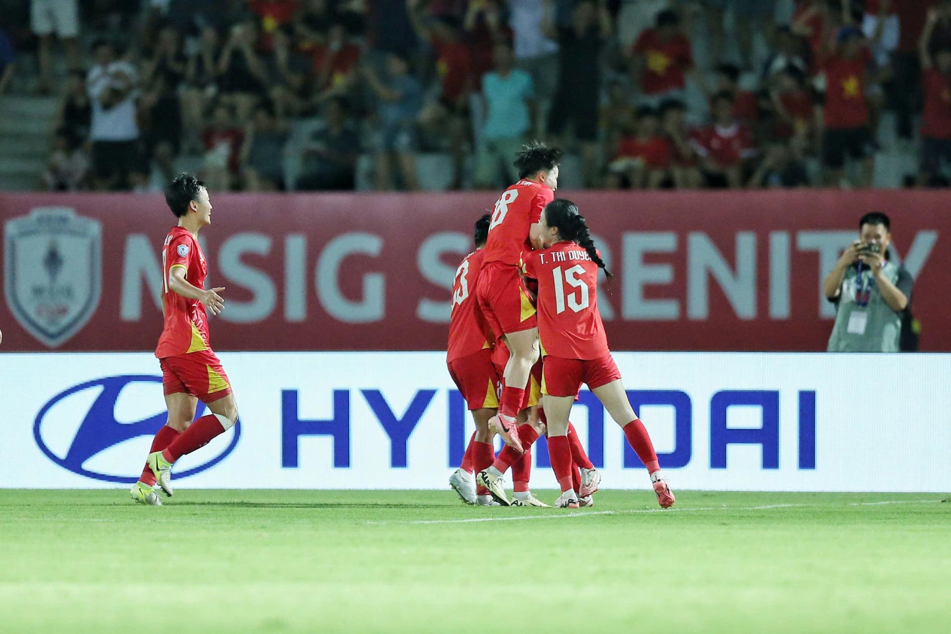 Tuyển Việt Nam xuất sắc hạ Thái Lan, giành ngôi đầu bảng AFF Cup theo cách ngoạn mục- Ảnh 2.