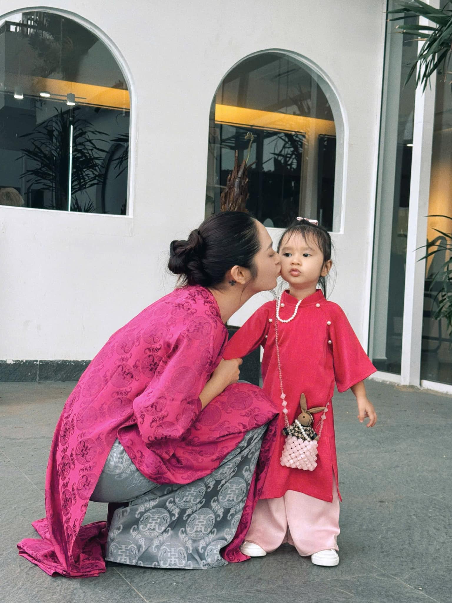 Con gái Bảo Anh 2 tuổi đàn hát cực khéo, dân tình hết lời khen ngợi- Ảnh 2.