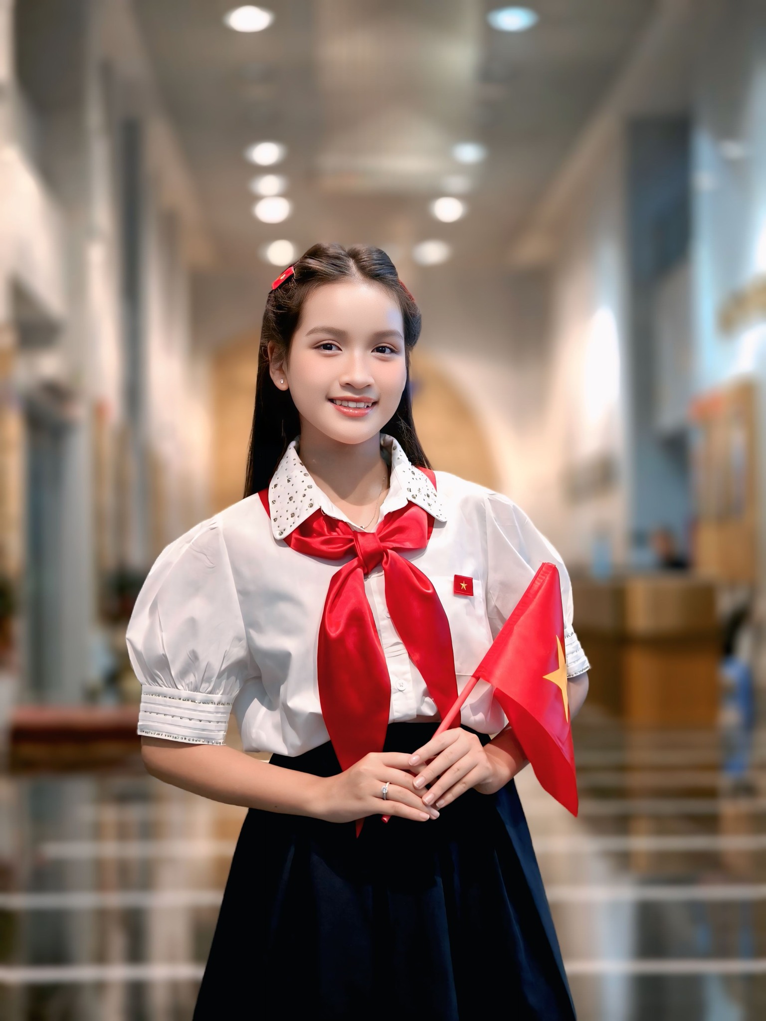 Cô bé 13 tuổi trình diễn trước 50.000 khán giả gây sốt: "Tim em đập loạn nhịp dù đã từng hát ở nhiều sân khấu"- Ảnh 1.