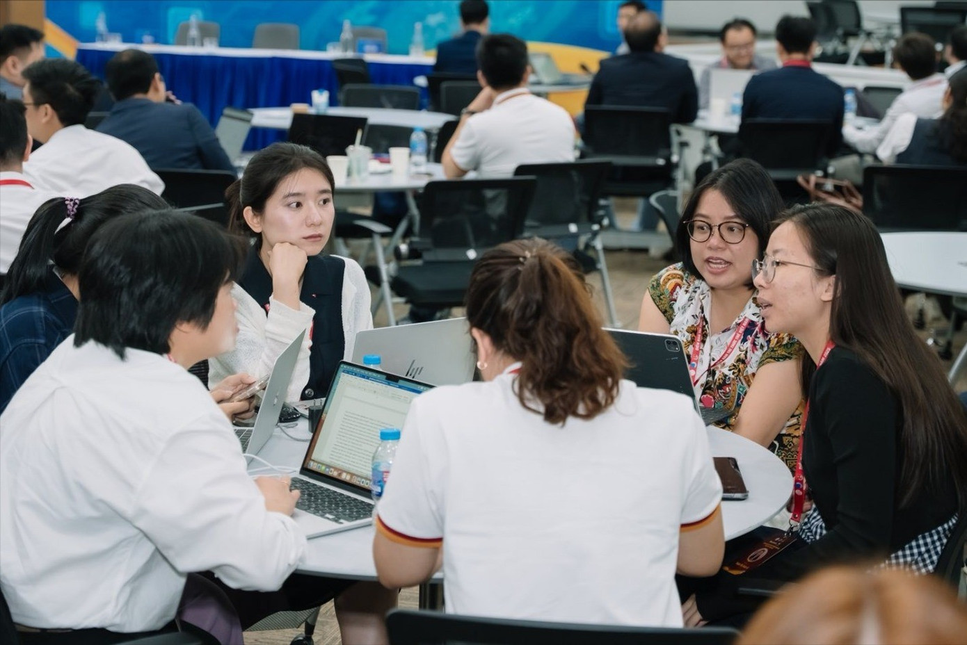 Nữ tiến sĩ vượt định kiến "học cao khó lấy chồng"- Ảnh 2.