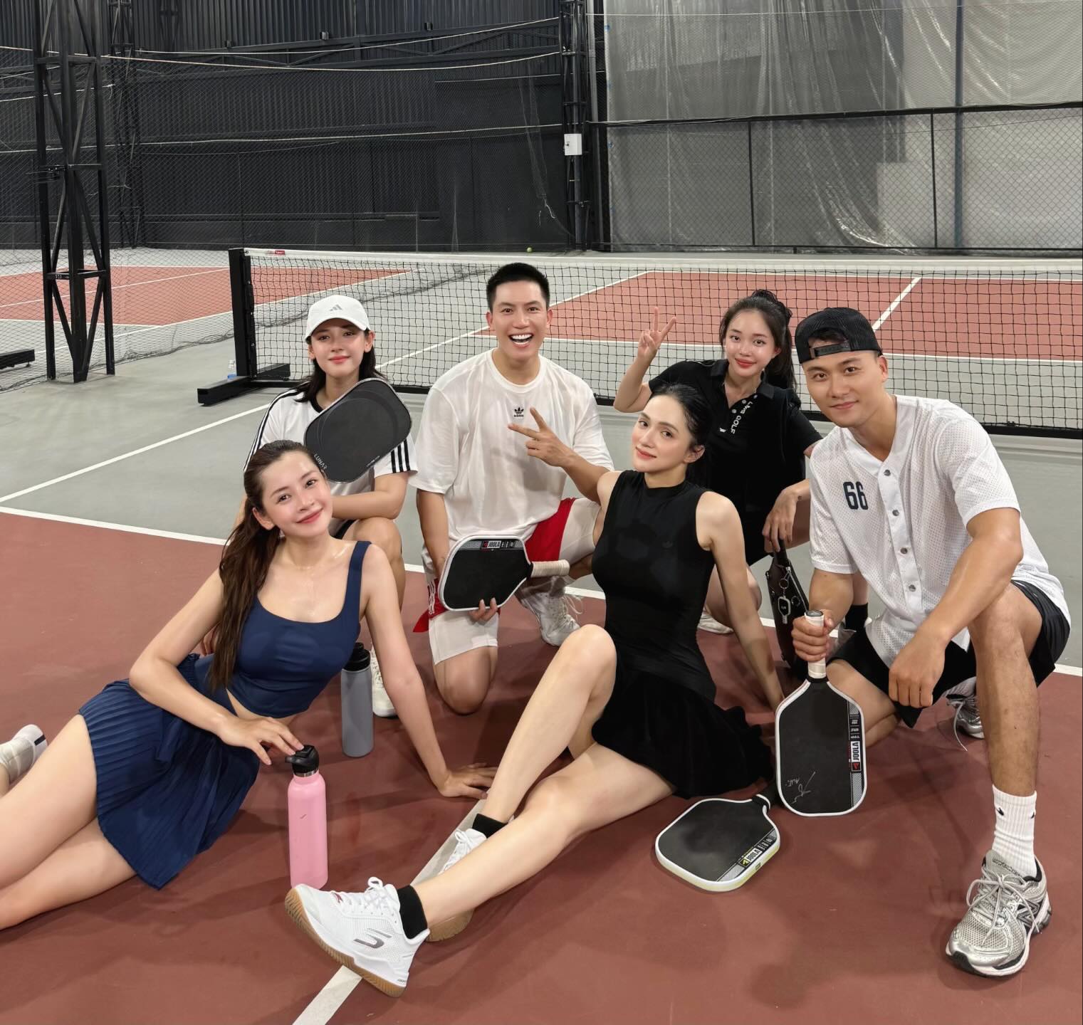 Hành động hớt hải của Linh Ngọc Đàm khi đi đánh pickleball dấy lên nghi vấn đang bí mật hẹn hò 1 sao nữ?- Ảnh 1.