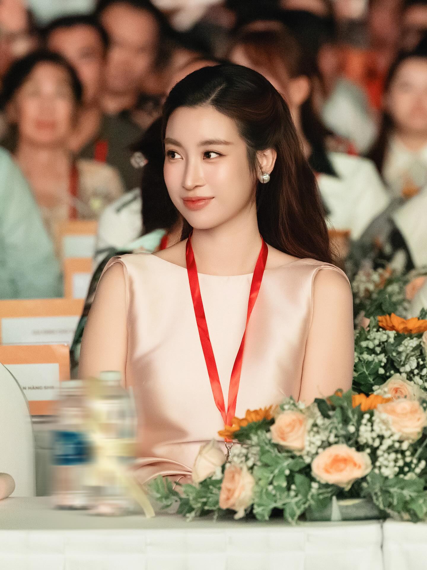 Đỗ Mỹ Linh xinh xuất sắc bên chồng - Chủ tịch Hà Nội FC và ái nữ, khí chất dâu hào môn 