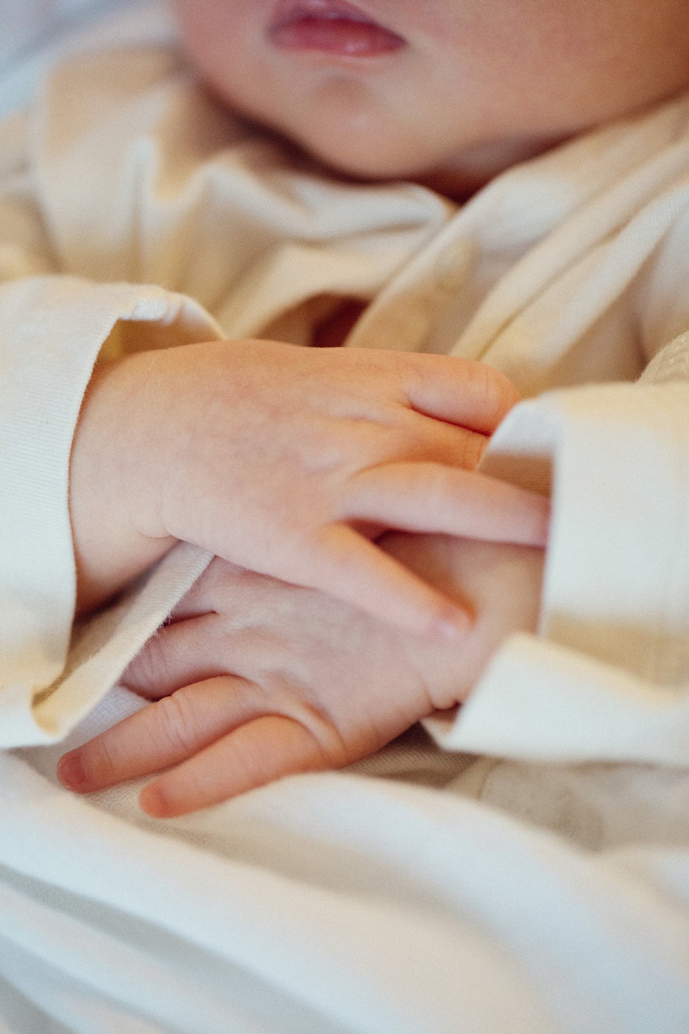 Quỳnh Lương và chồng gia nhập hội nghiện con, mắc 1 tình trạng mà bố mẹ bỉm nào cũng gặp phải- Ảnh 2.