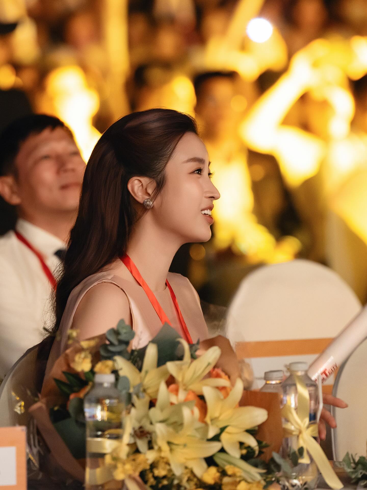 Đỗ Mỹ Linh xinh xuất sắc bên chồng - Chủ tịch Hà Nội FC và ái nữ, khí chất dâu hào môn 