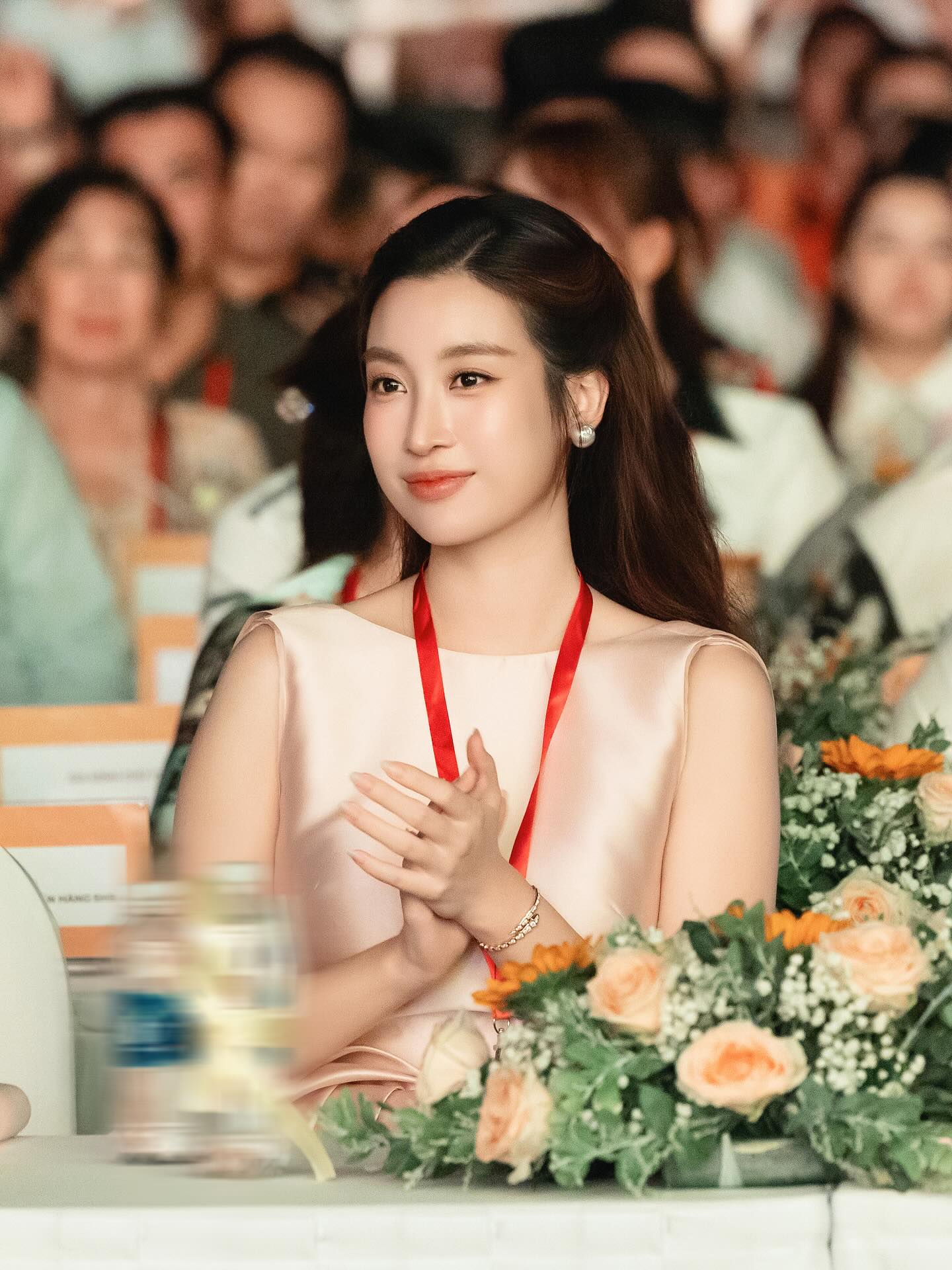 Đỗ Mỹ Linh xinh xuất sắc bên chồng - Chủ tịch Hà Nội FC và ái nữ, khí chất dâu hào môn 