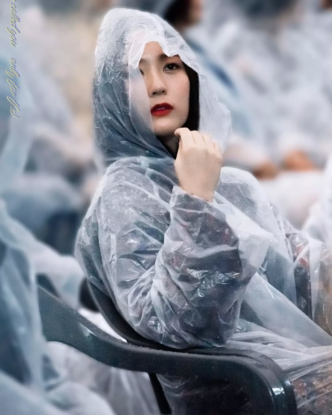 Công chúa “chảnh nhất” Kpop cân đồ hiệu đẹp hơn người mẫu, từng mặc áo mưa cũng viral- Ảnh 28.