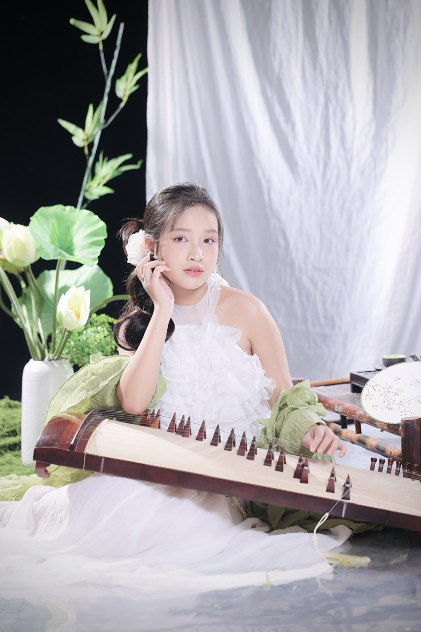 Dân tình "rần rần" tìm thông tin giọng ca trẻ nhất Concert Quốc gia: Xinh cực phẩm, thành tích học hành còn đỉnh thế này!- Ảnh 3.