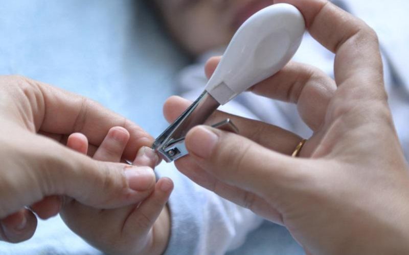 Hai con gái sinh đôi càng lớn càng khác biệt, bố đi xét nghiệm ADN, phát hiện bí mật chấn động- Ảnh 1.