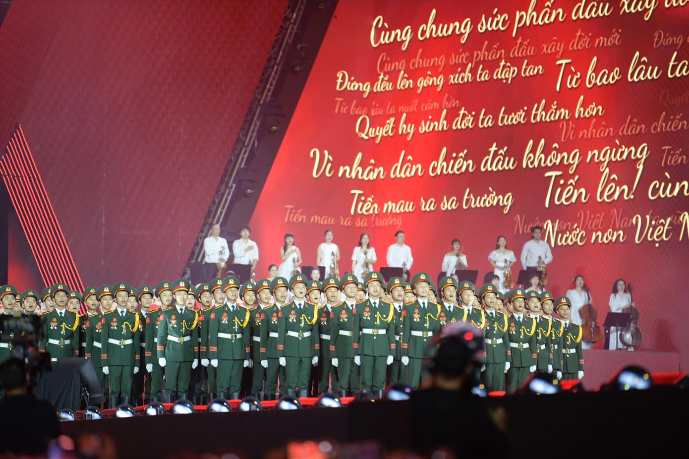 Nên có tua concert quốc gia- Ảnh 1.