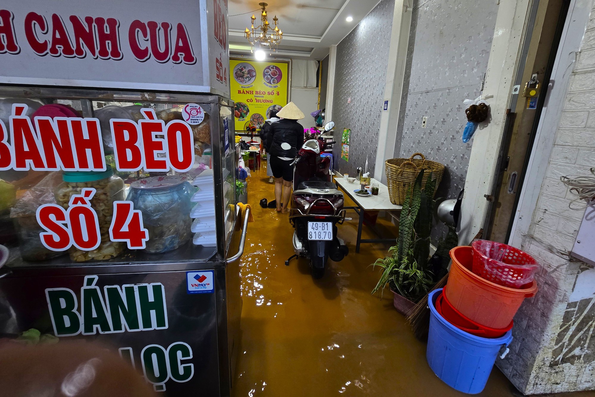 Hình ảnh “đường thành sông” ở Đà Lạt sau cơn mưa chiều 12/8- Ảnh 12.
